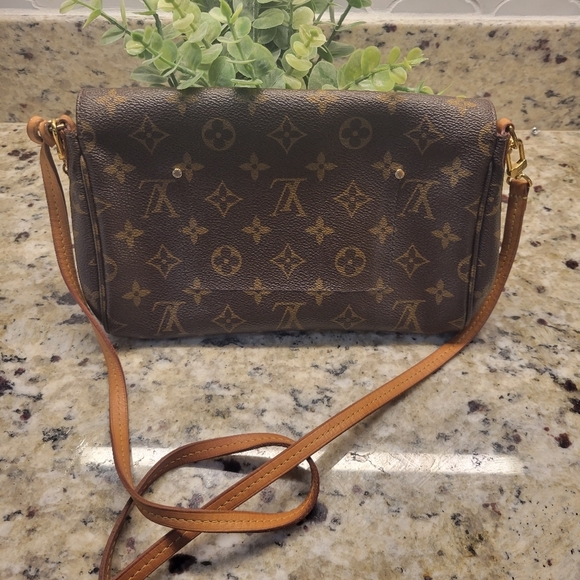 LV‎ Favorite MM crossbody - Picture 5 of 14
